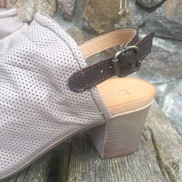 Bueno Leather Block Heel Sandal - Picture 4 of 8